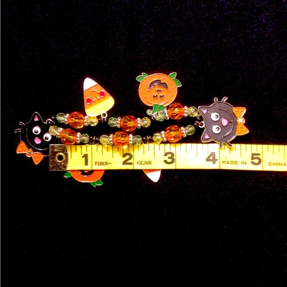 🎃Fun & Oh So Cute Halloween Bracelet👻! - Picture 2 of 3
